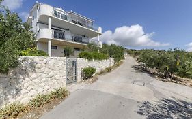 Apartments Mil - 80M From The Sea